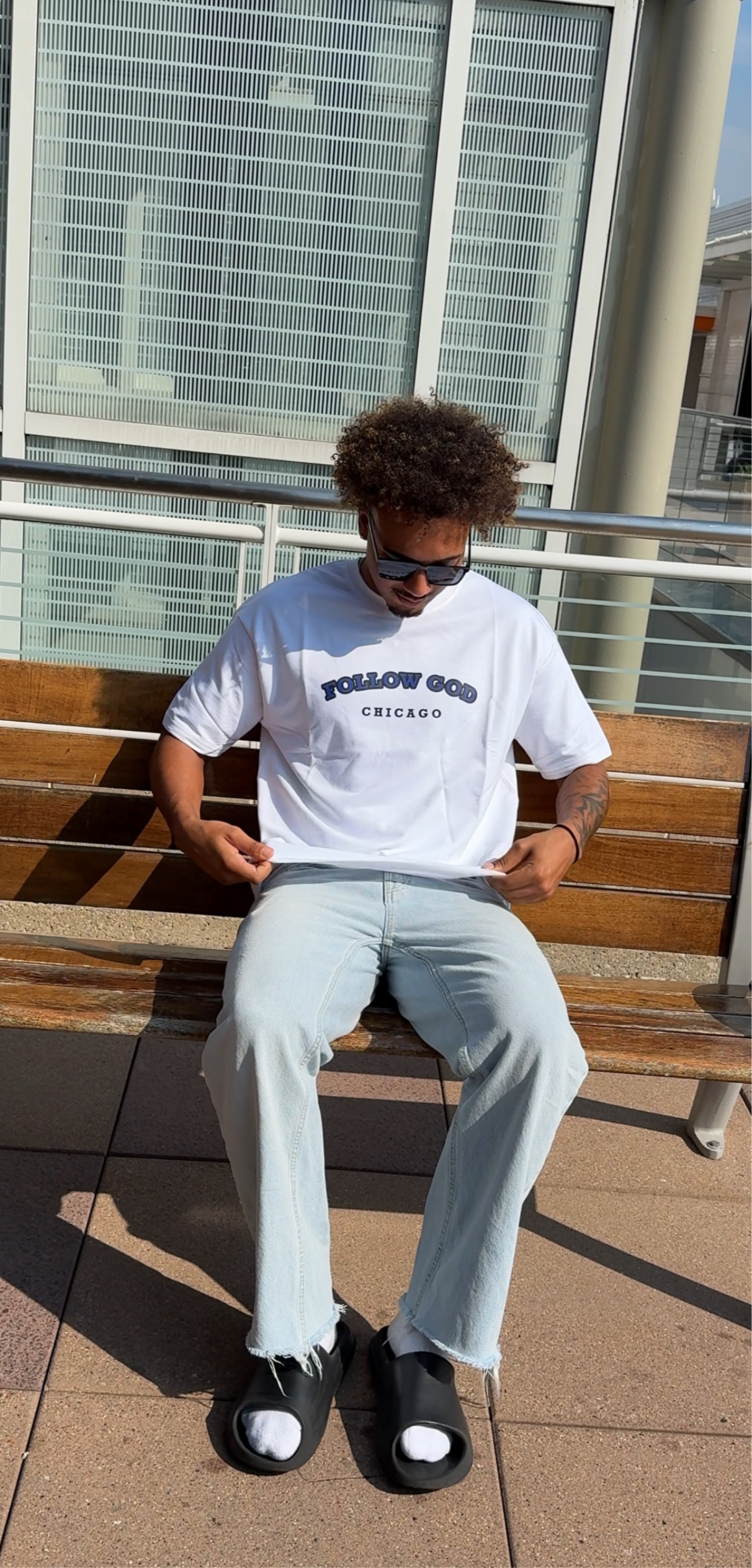 GEBOGENES T-SHIRT